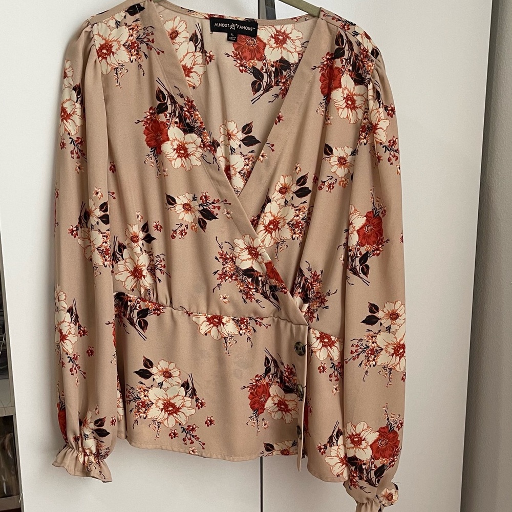 Long sleeve Almost famous floral print tan women’s blouse size large